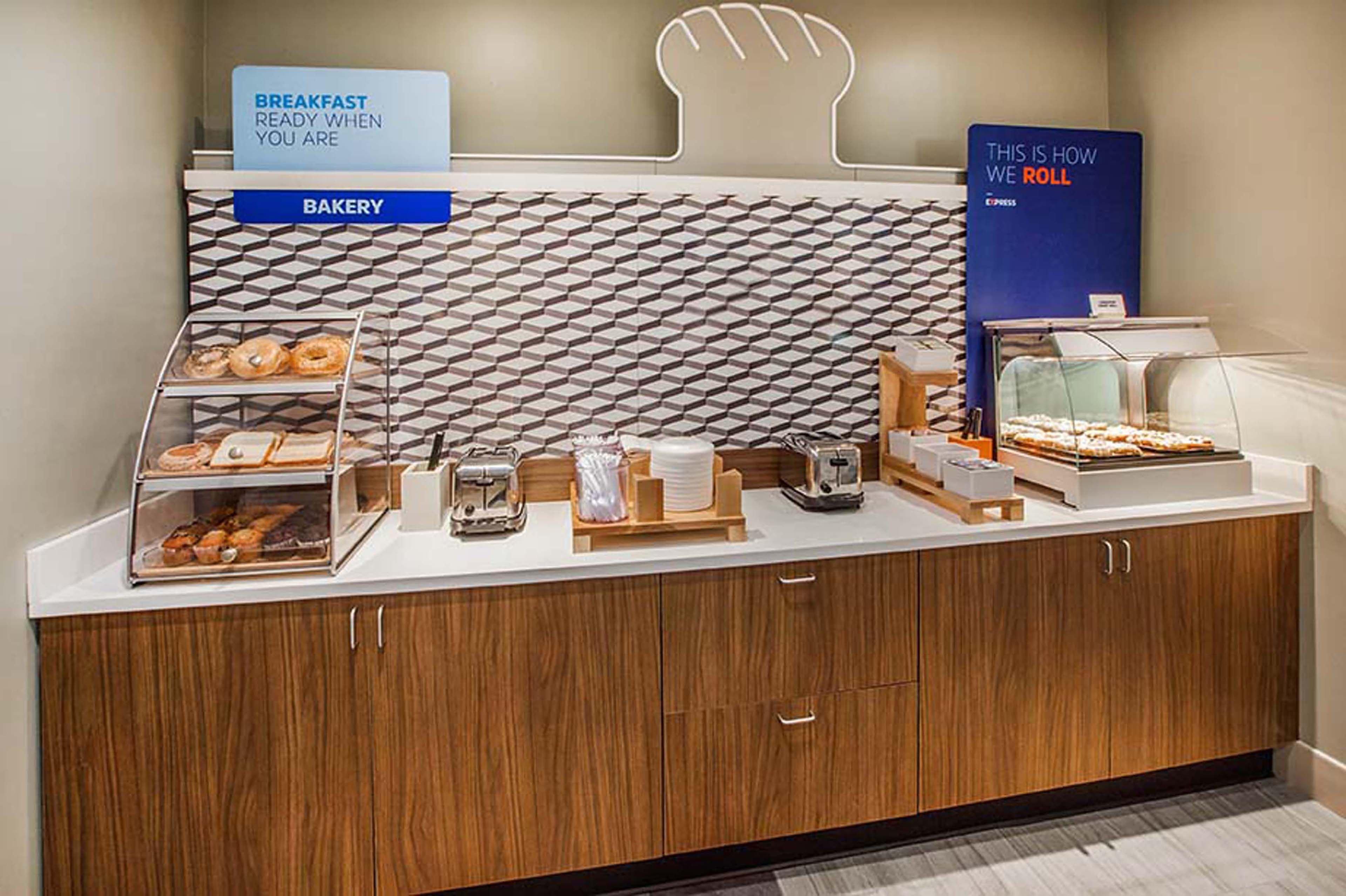 Holiday Inn Express Santa Rosa By Ihg Exterior photo